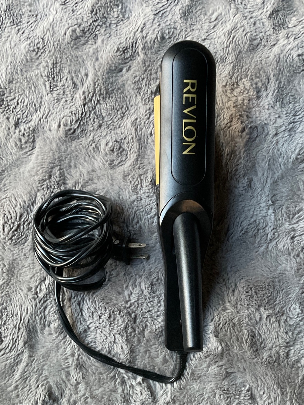 Flat Revlon hair Straightner